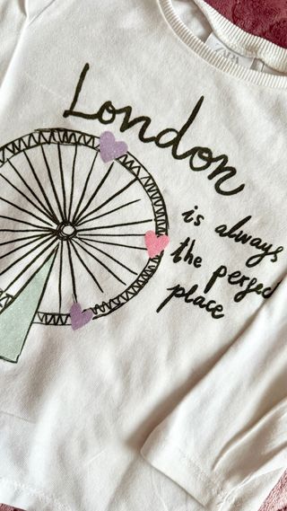 CAMISETA ESTAMPADO CIUDADES de Zara