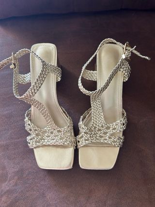 Zapatos dorados