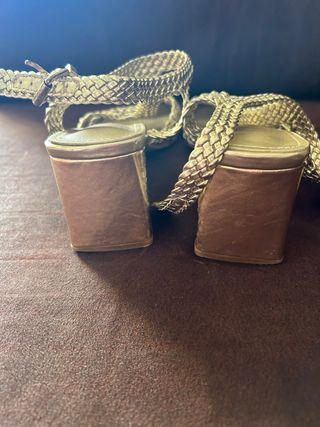 Zapatos dorados