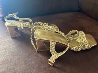 Zapatos dorados