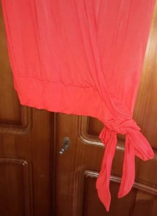 Blusa roja de mujer, Amite.