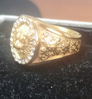 Anillo de joyería bañado en oro