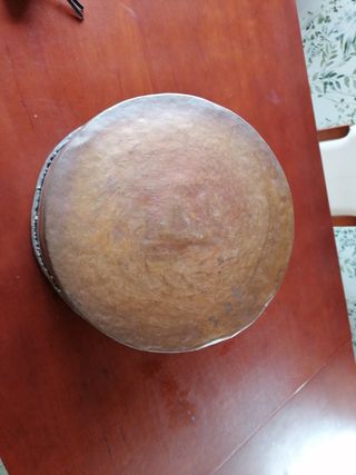 Antiguo caldero metal