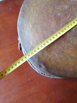 Antiguo caldero metal