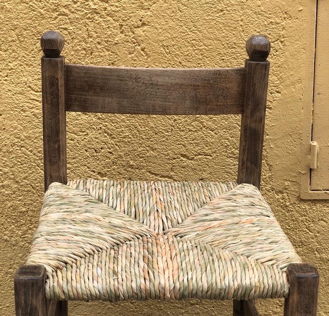 4 antiguas sillas de madera y enea renovada