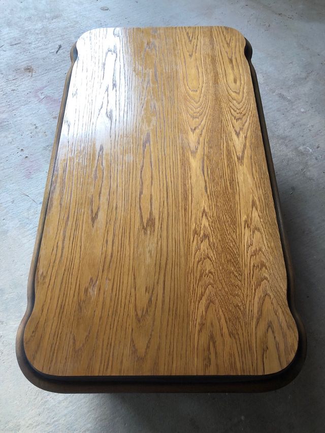 Mesa maciza de roble