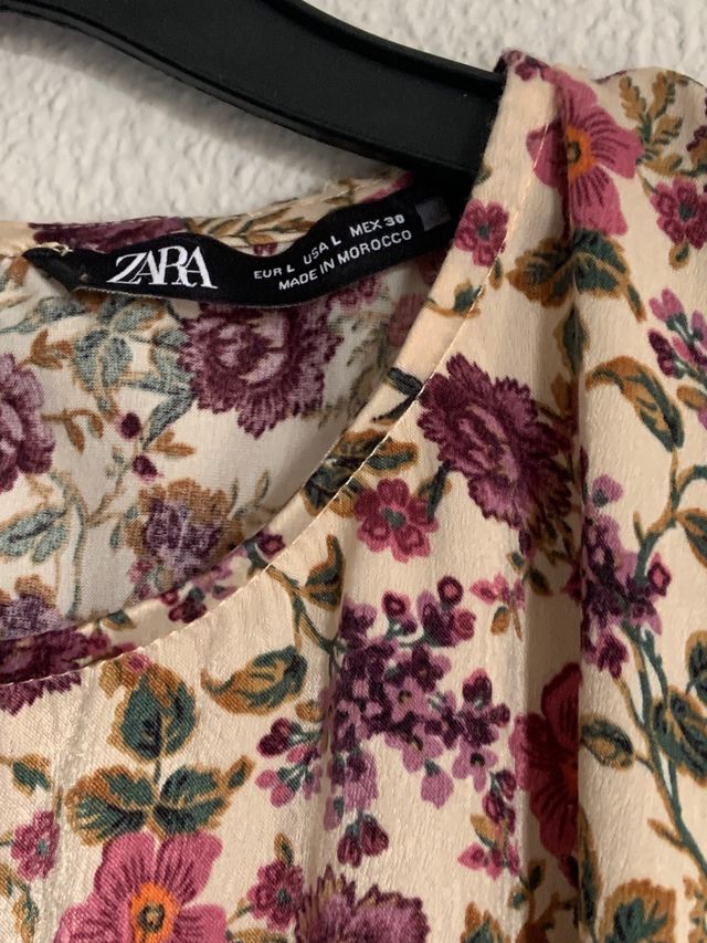 Vestido floreado tonos granates