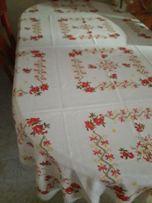 MANTEL CON LAS SERVILLETAS NUEVO