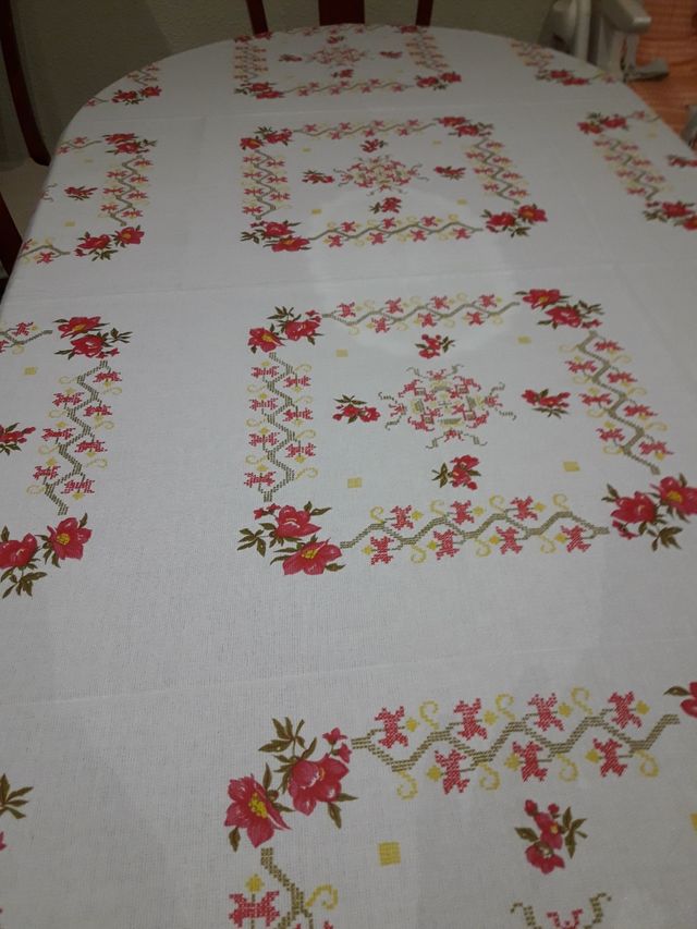 MANTEL CON LAS SERVILLETAS NUEVO