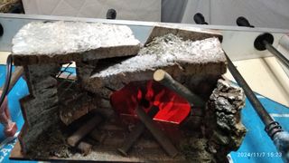 Caminetto per presepe con illuminazione 