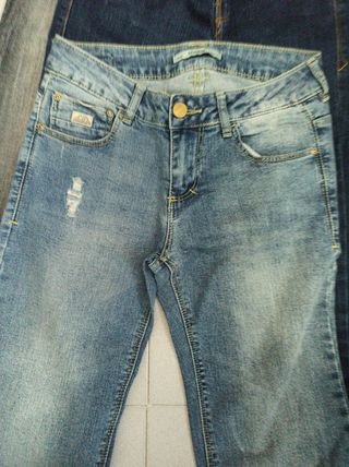 Pantalones vaqueros talla 34.