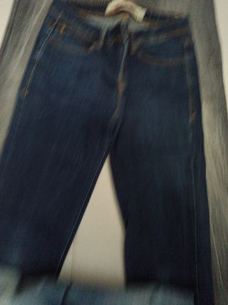 Pantalones vaqueros talla 34.