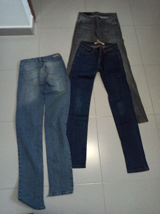 Pantalones vaqueros talla 34.