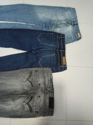 Pantalones vaqueros talla 34.