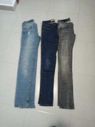 Pantalones vaqueros talla 34.