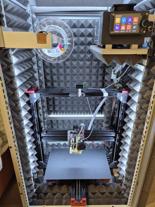 Impresora 3D insonorizada