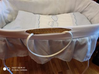 Minicuna, colcha y sábanas