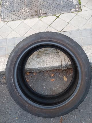Neumático 235/45/18