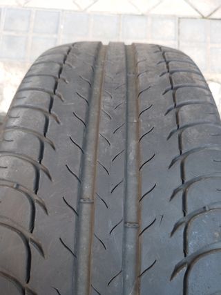 Neumático 235/45/18