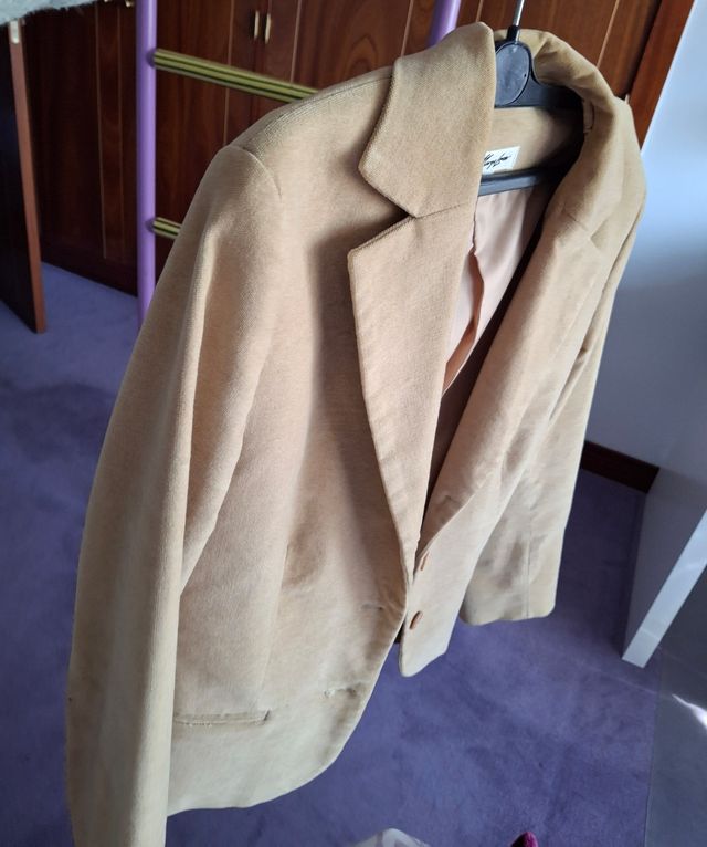Chaqueta beige pana lisa