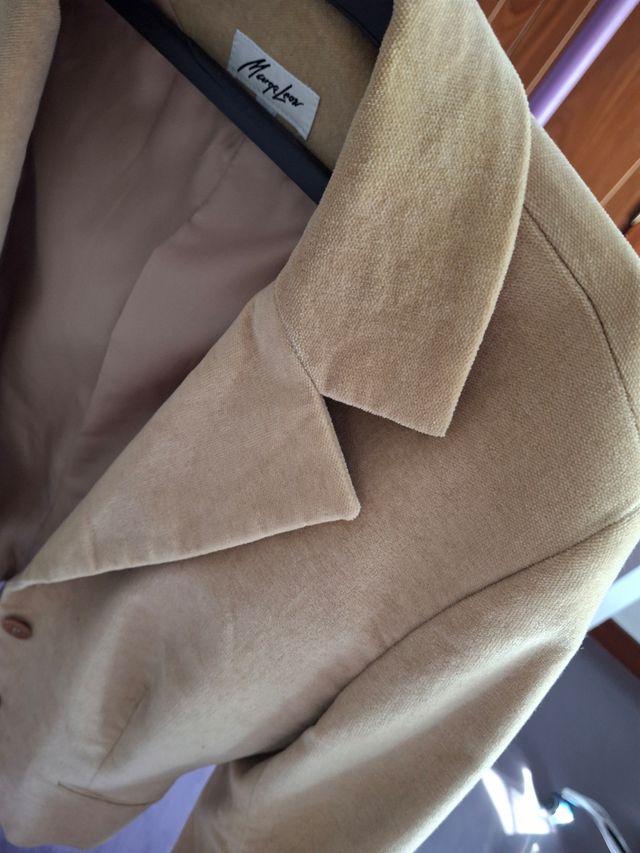 Chaqueta beige pana lisa