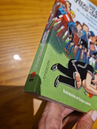 Los Futbolísimos 1: El misterio de los árbitros dormidos (Spanish Edition)