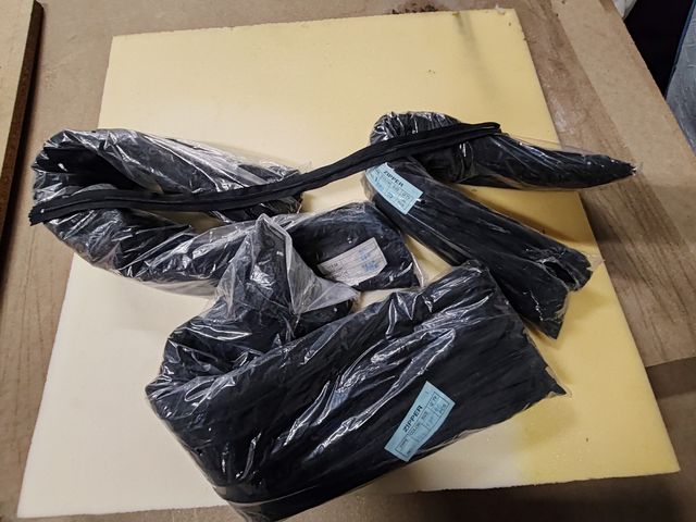 Stock di cerniere nere 60, 80 e 120 cm