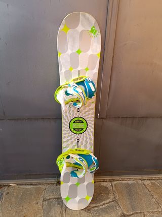 Tabla Snowboard + fijaciones. Poco uso