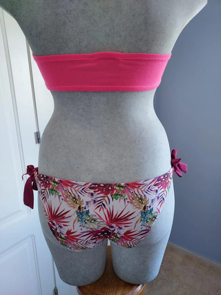 Lote Bikini y 2 top Bandeau Stradivarius
