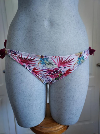 Lote Bikini y 2 top Bandeau Stradivarius