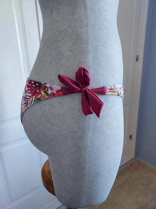 Lote Bikini y 2 top Bandeau Stradivarius