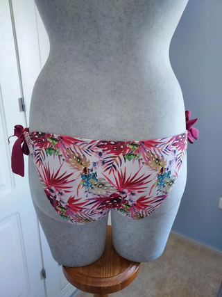 Lote Bikini y 2 top Bandeau Stradivarius