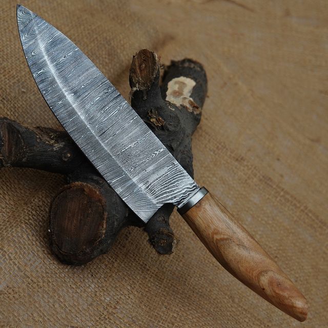 Coltello in acciaio damasco forgiato