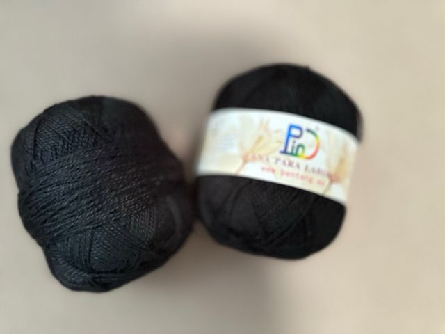 Lana color negro para hacer amigurumis