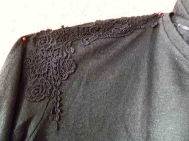 Sweter fino con detalle en los hombros