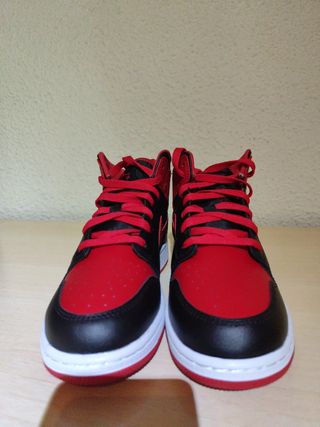 Nike Jordan 1 mid , talla 38.5 mjer