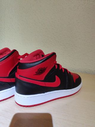 Nike Jordan 1 mid , talla 38.5 mjer