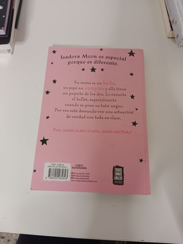 Isadora Moon va al ballet / Isadora Moon Goes to the Ballet (Spanish Edition)