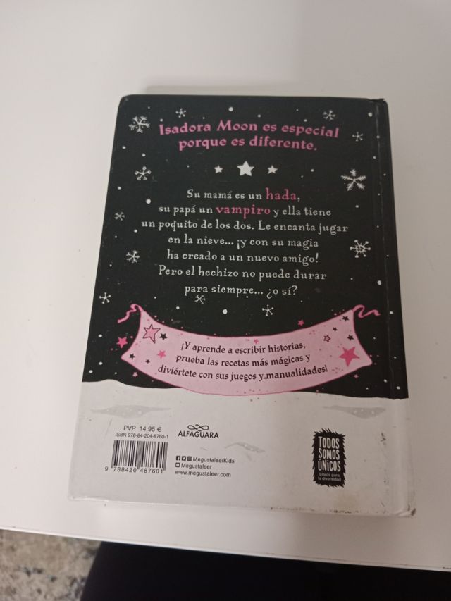 Isadora Moon y el hechizo mágico / Isadora Moon Makes Winter Magic (Spanish Edition)
