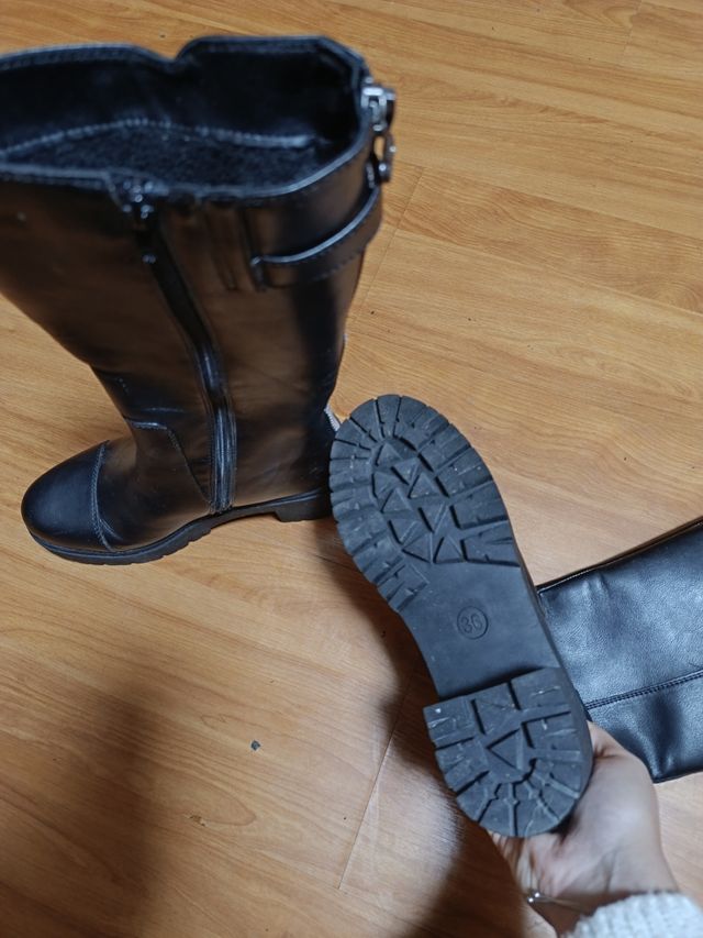 Bota alta negra número 36
