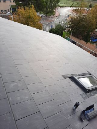 Reparación e instalación de cubiertas y tejados.
