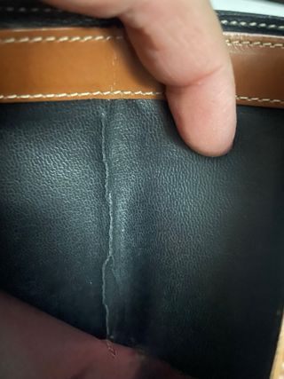 Cartera de piel marrón