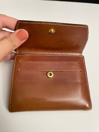 Cartera de piel marrón