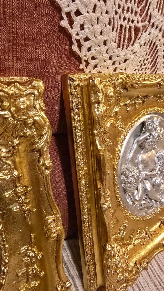 Marcos con relieve de ángeles