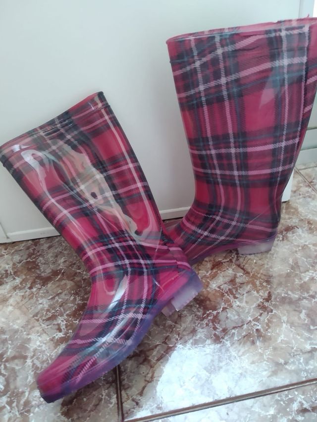 BOTAS DE AGUA DE MUJER NUMERO 39/40 COLOR GRANATE