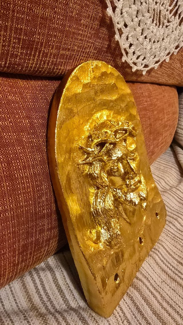Cristo escayola pan de oro