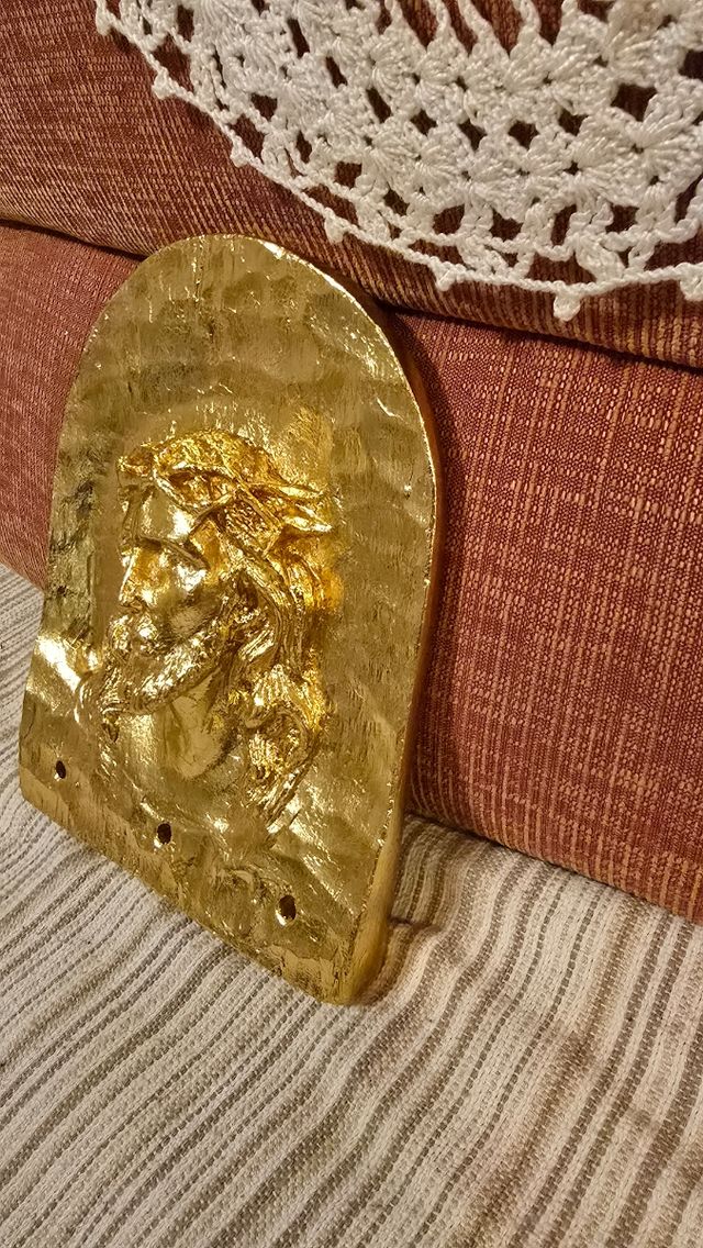 Cristo escayola pan de oro