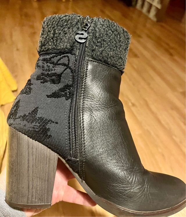 BOTAS DE PIEL DESIGUAL