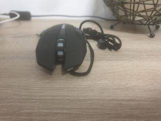 Vendo raton gamer con alfombrilla.