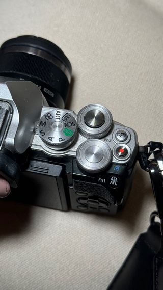 Cámara de fotos OLYMPUS OMD EM10 Mark 3 Y OBJETIVO